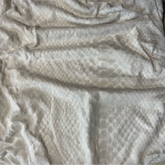 Express Silver and White Sequin top - Picture 2 of 7